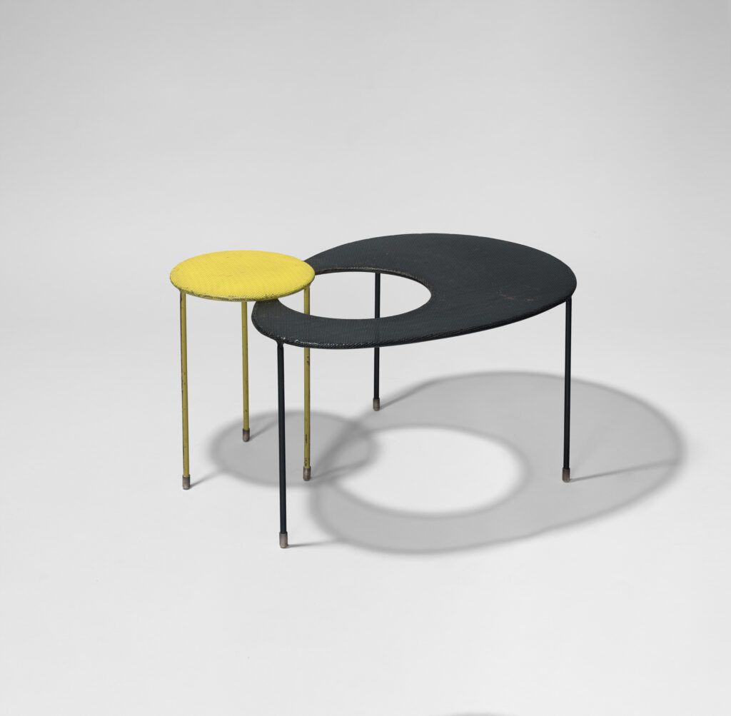 Deux tables Kangourou Mategot